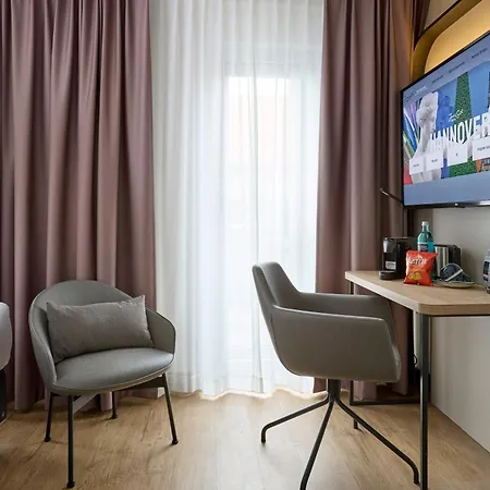 June Six Hotel 3*