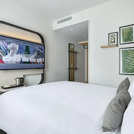 Hotel June Six